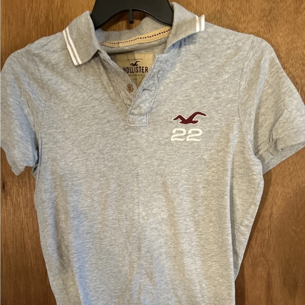 Hollister Men’s Light Gray Polo Shirt with Embroidered Logo Medium